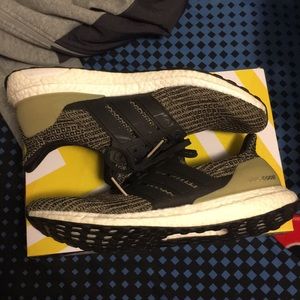 Ultra Boost Black Carbon
